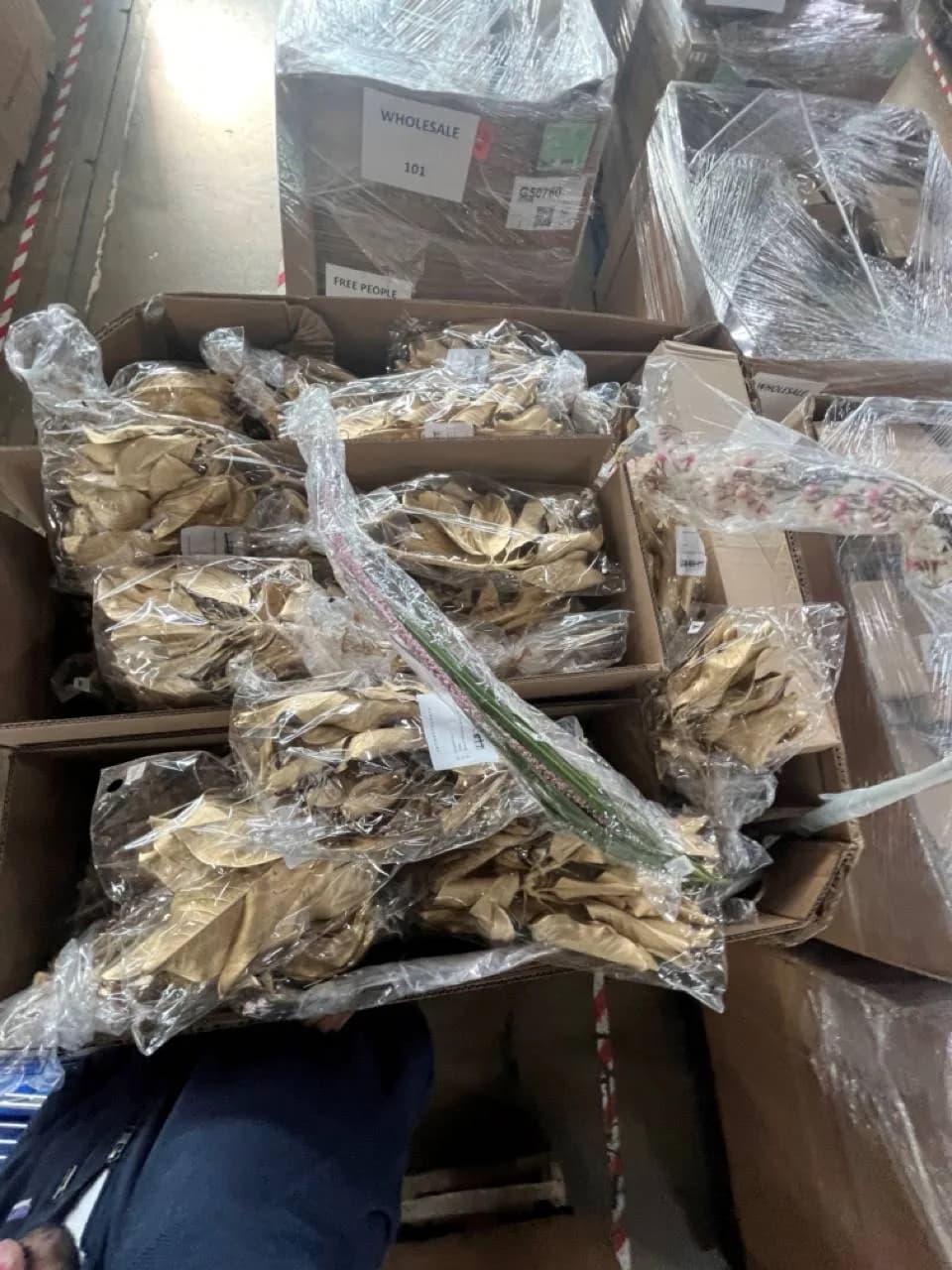 Assorted Floral Garlands: 82% Off Original Retail (G50763) — General Merchandise liquidation pallet, 360 units