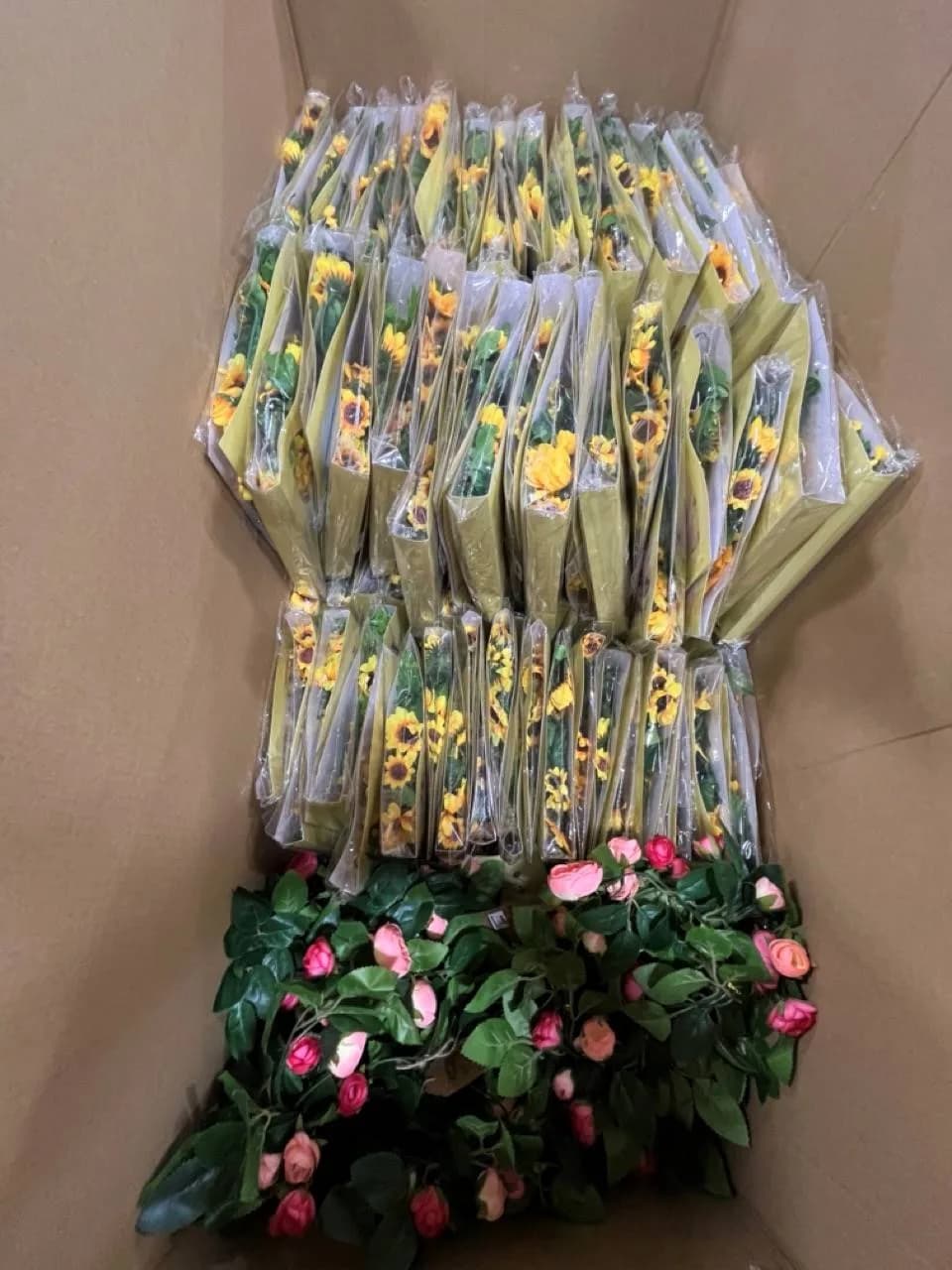 Sunflower Garlands: 92% Off Original Retail (G51234) — General Merchandise liquidation pallet, 224 units
