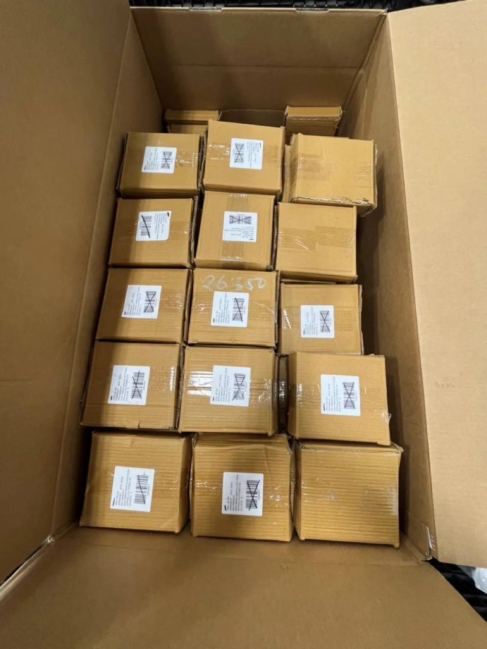 4x6" & 8x10" Picture Frames : 92% Off Original Retail (G51490) — Houseware liquidation pallet, 224 units