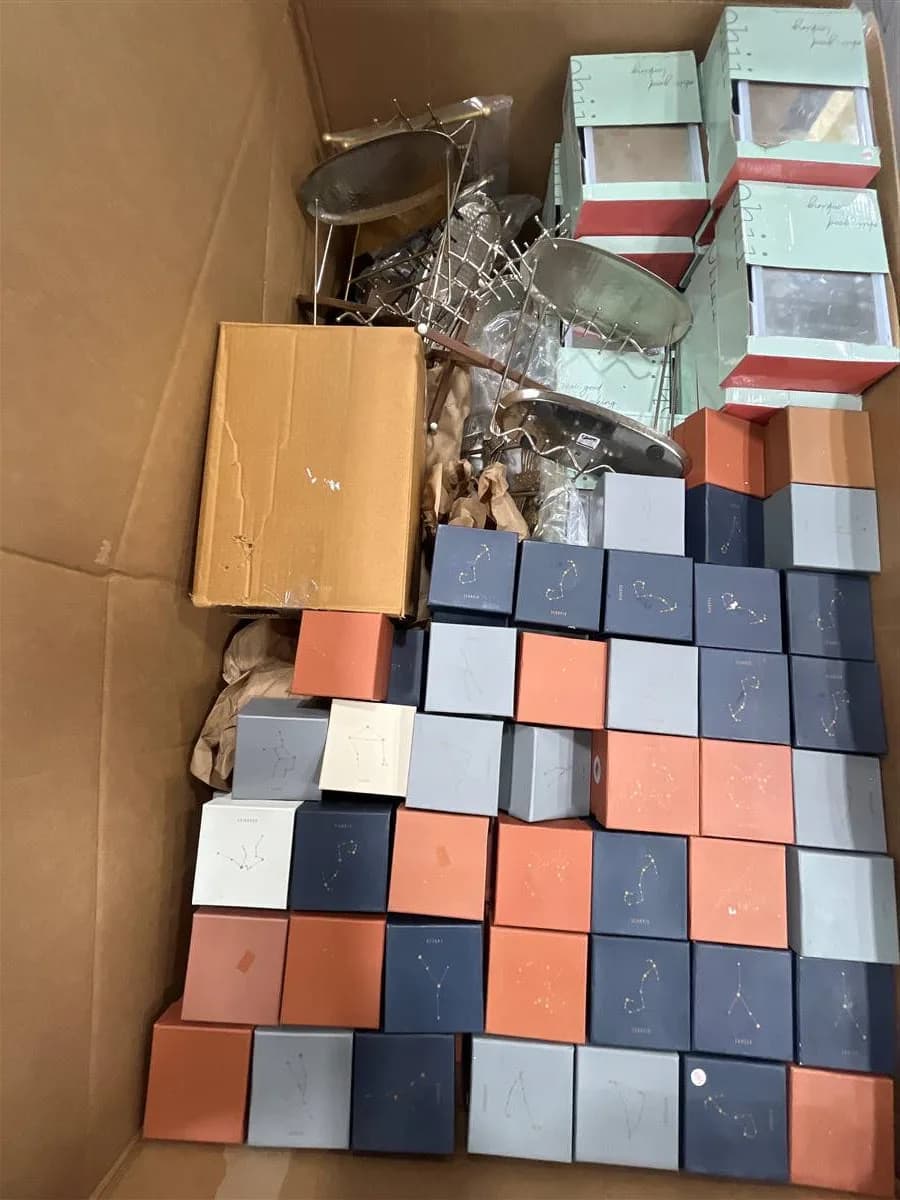Assorted Jewelry Accessories: 92% Off Original Retail (G51633) — General Merchandise liquidation pallet, 464 units