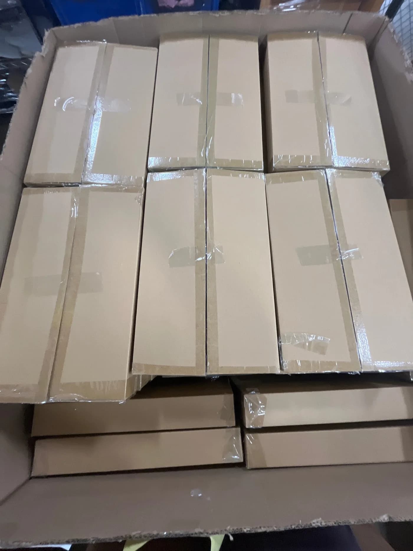 Assorted Large Table Top Plates: 85% Off Original Retail (G51784) — General Merchandise liquidation pallet, 70 units