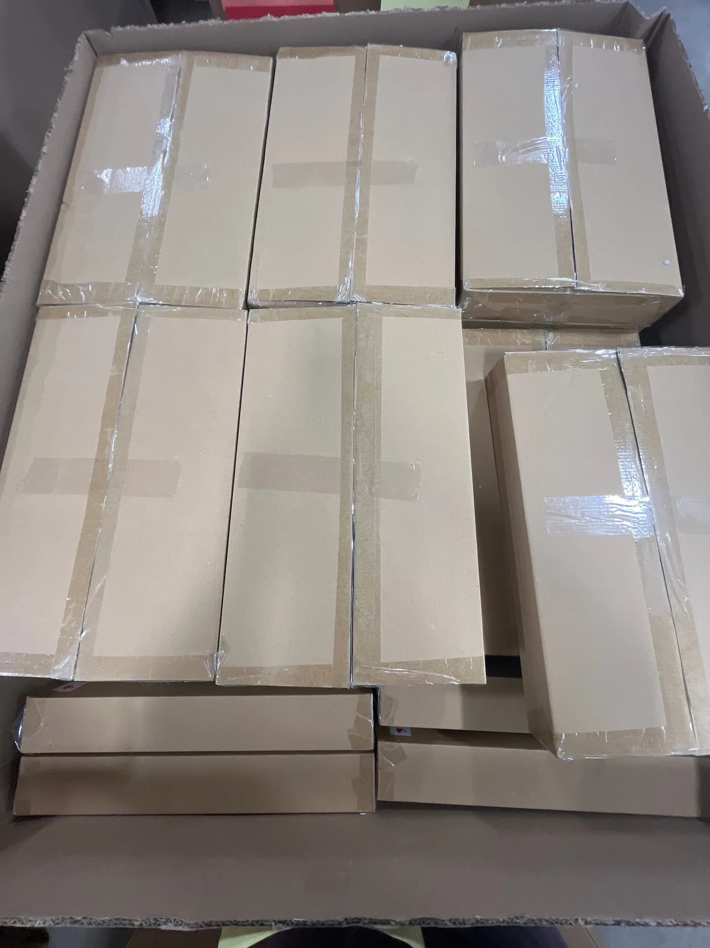 Assorted Large Table Top Plates: 85% Off Original Retail (G58145) — General Merchandise liquidation pallet, 70 units