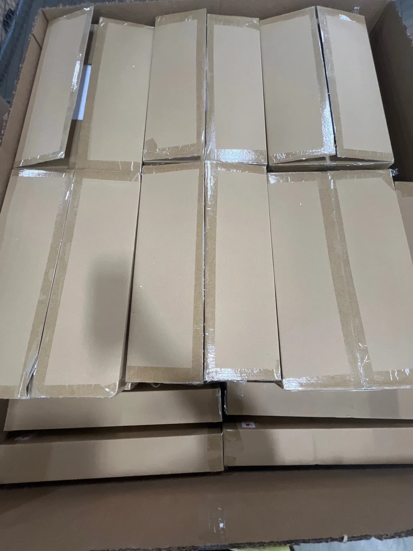 Assorted Large Table Top Plates: 85% Off Original Retail (G58146) — General Merchandise liquidation pallet, 70 units