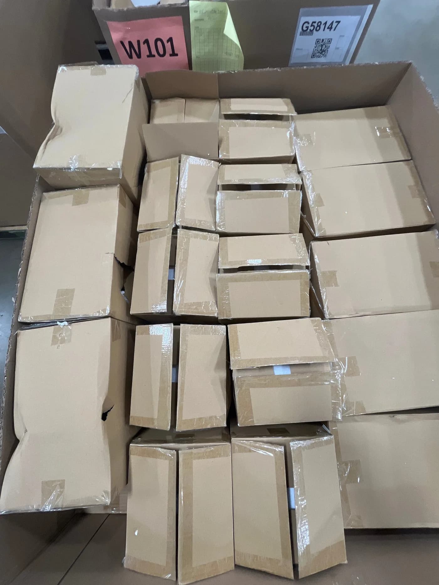 Assorted Large Vases: 85% Off Original Retail (G58149) — Houseware liquidation pallet, 47 units