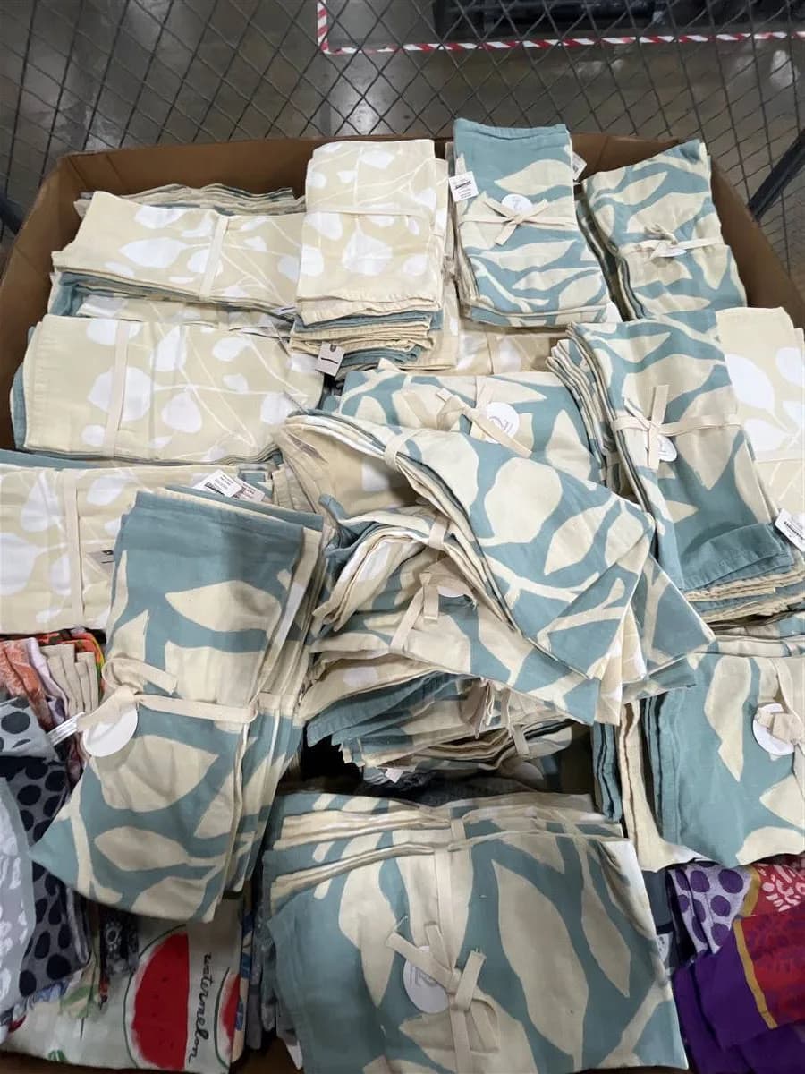 Assorted Dish Towels: 85% Off Original Retail (G58444) — Houseware liquidation pallet, 940 units