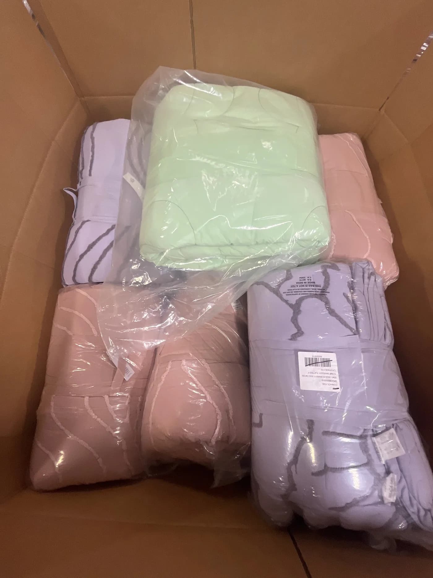 Assorted Comforters: 92% Off Original Retail (G59750) — Houseware liquidation pallet, 13 units