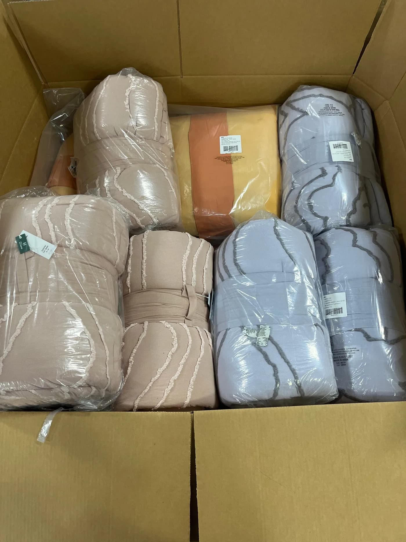 Assorted Comforters: 92% Off Original Retail (G59757) — Houseware liquidation pallet, 15 units