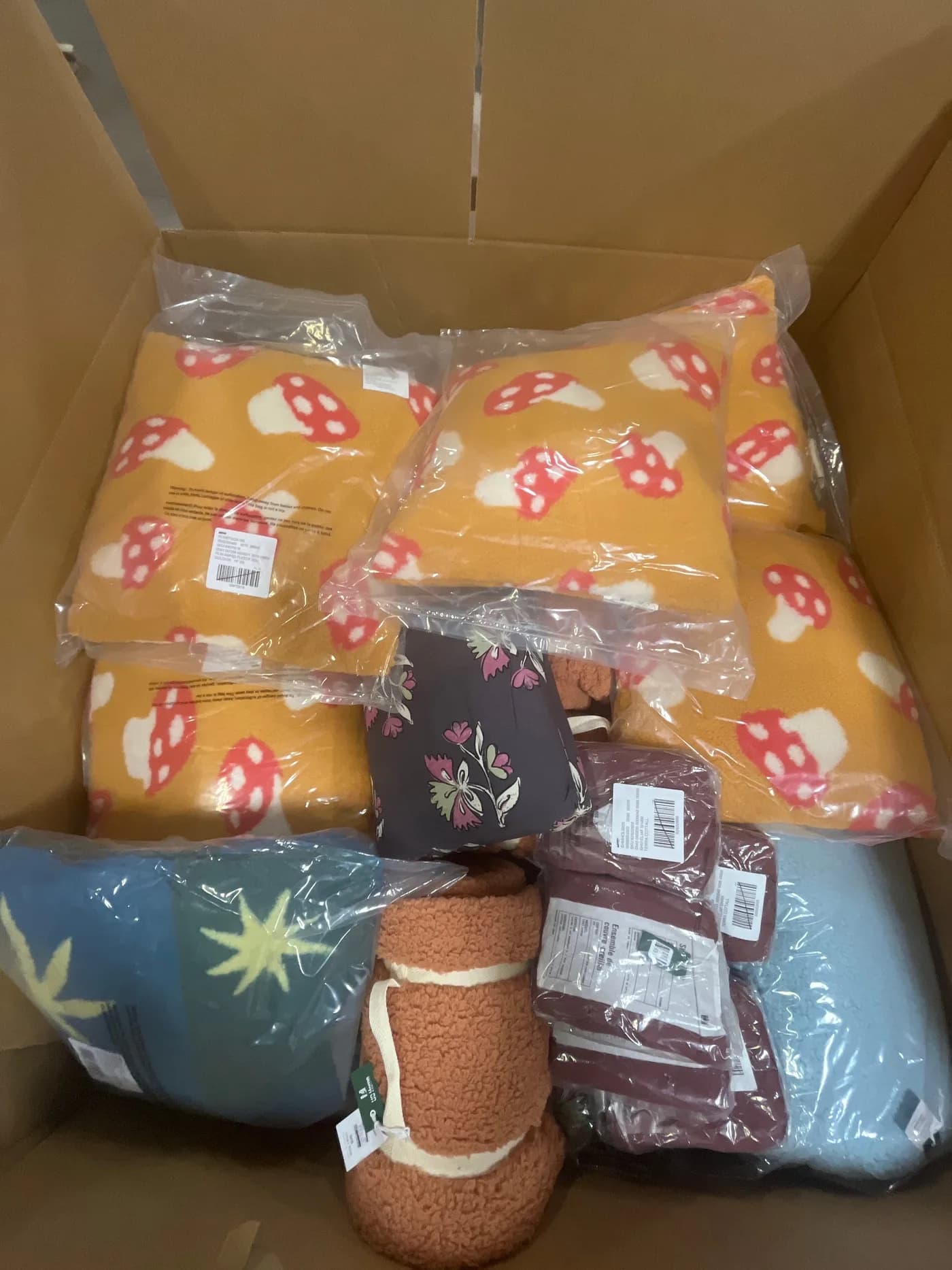 Assorted Bedding: 92% Off Original Retail (G59783) — Houseware liquidation pallet, 57 units