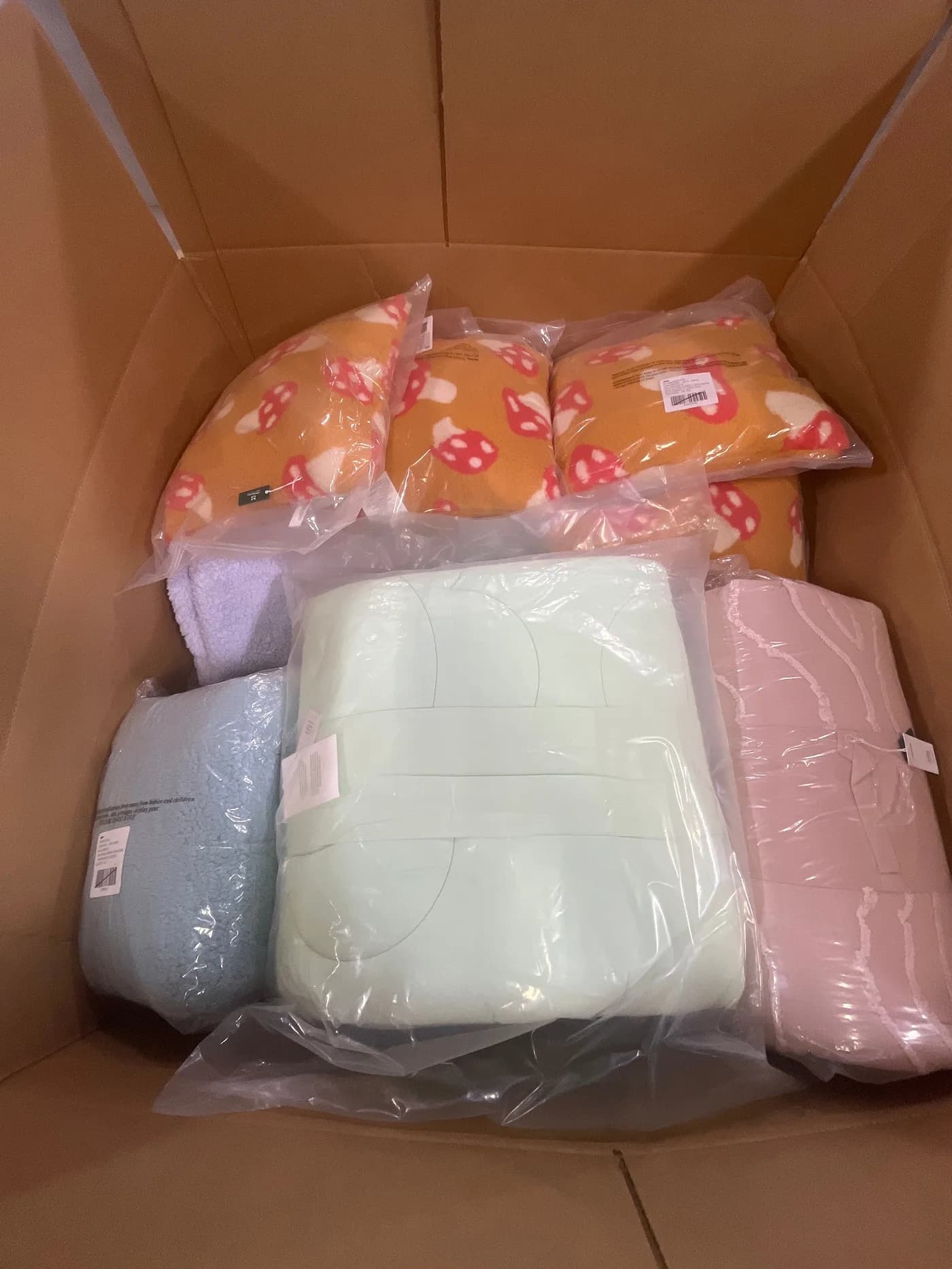 Assorted Bedding: 92% Off Original Retail (G59787) — Houseware liquidation pallet, 34 units