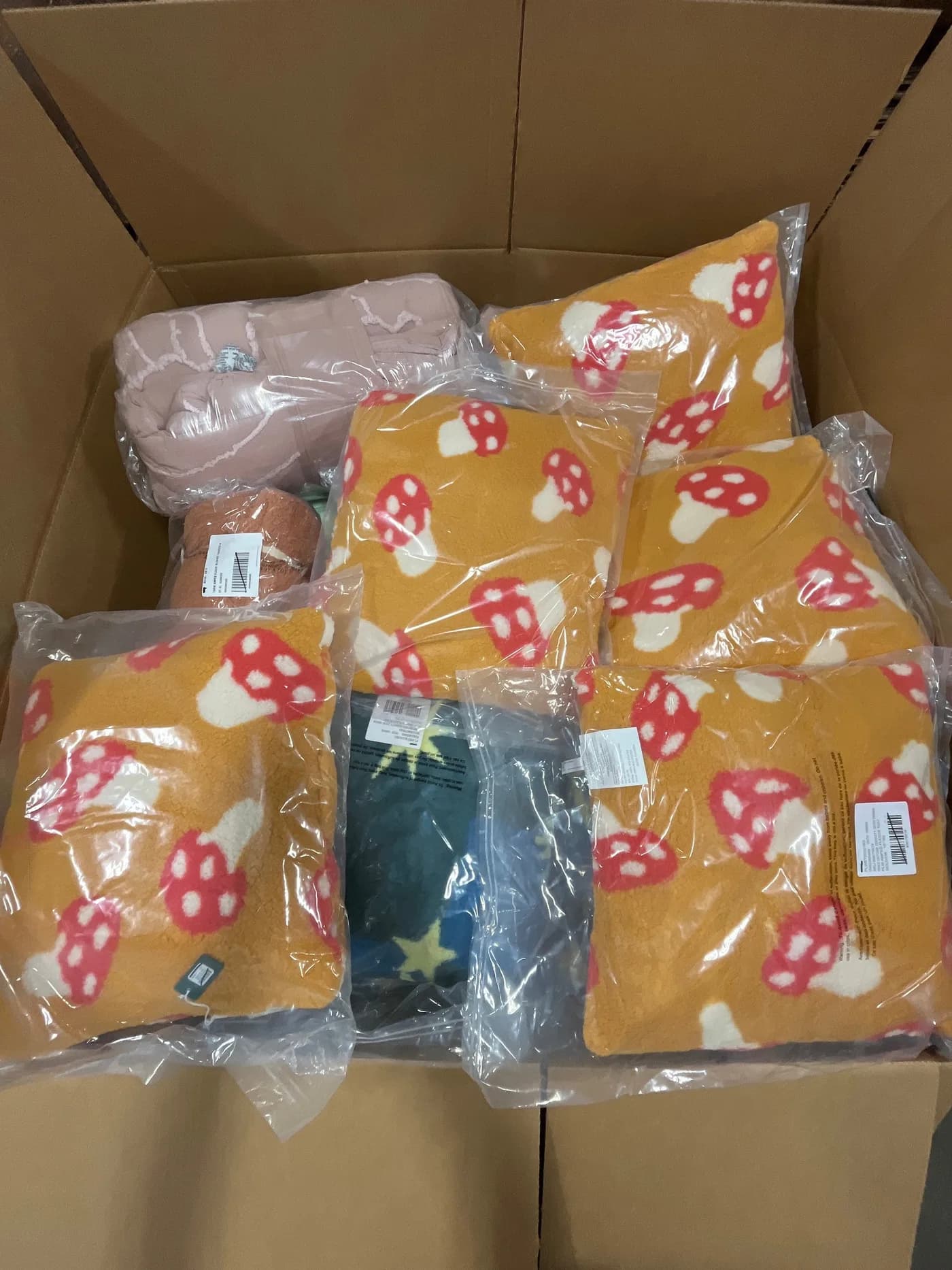 Assorted Bedding: 92% Off Original Retail (G59793) — Houseware liquidation pallet, 40 units