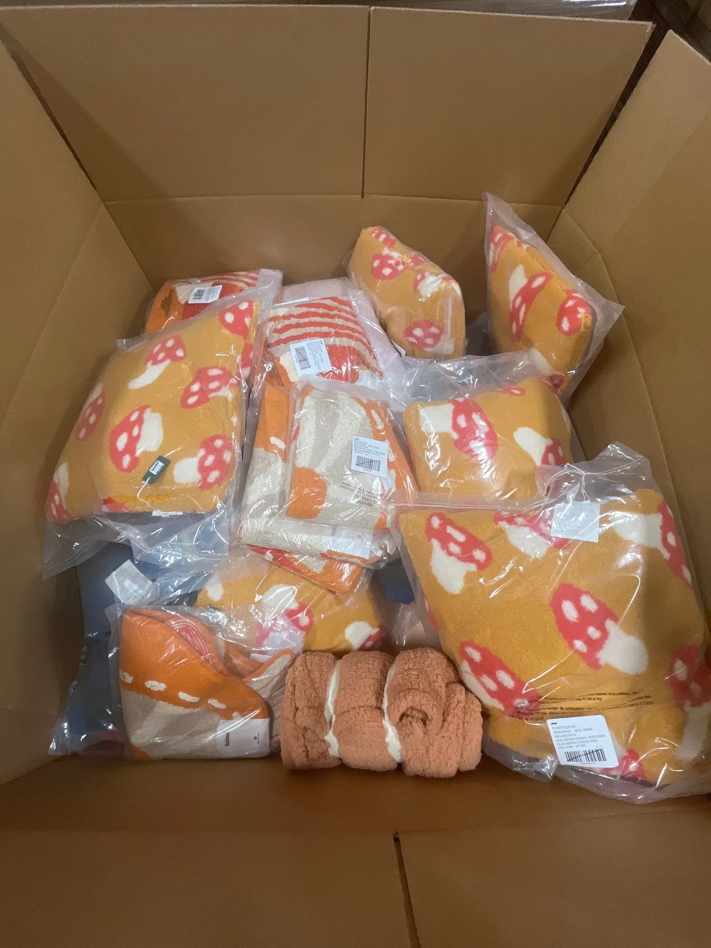 Assorted Bedding: 92% Off Original Retail (G59794) — Houseware liquidation pallet, 45 units