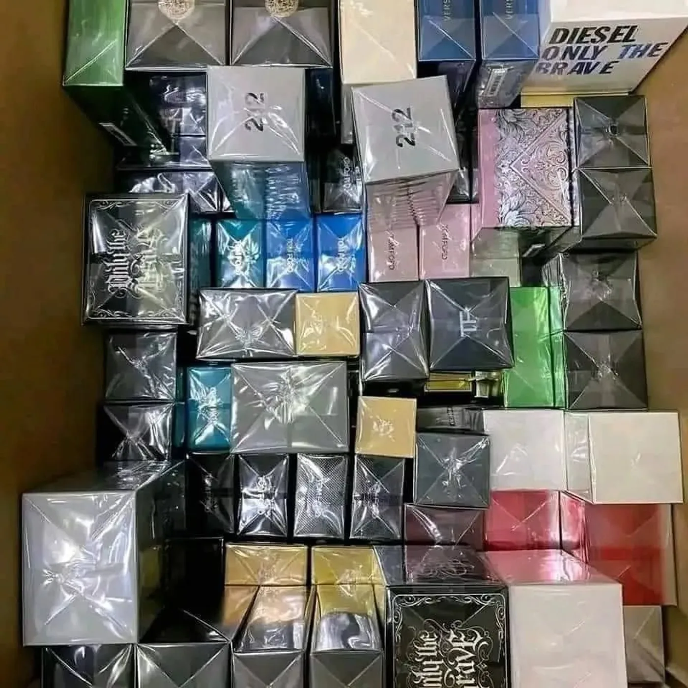 Mixed Perfume Pallet, 200 Units — full lot photo