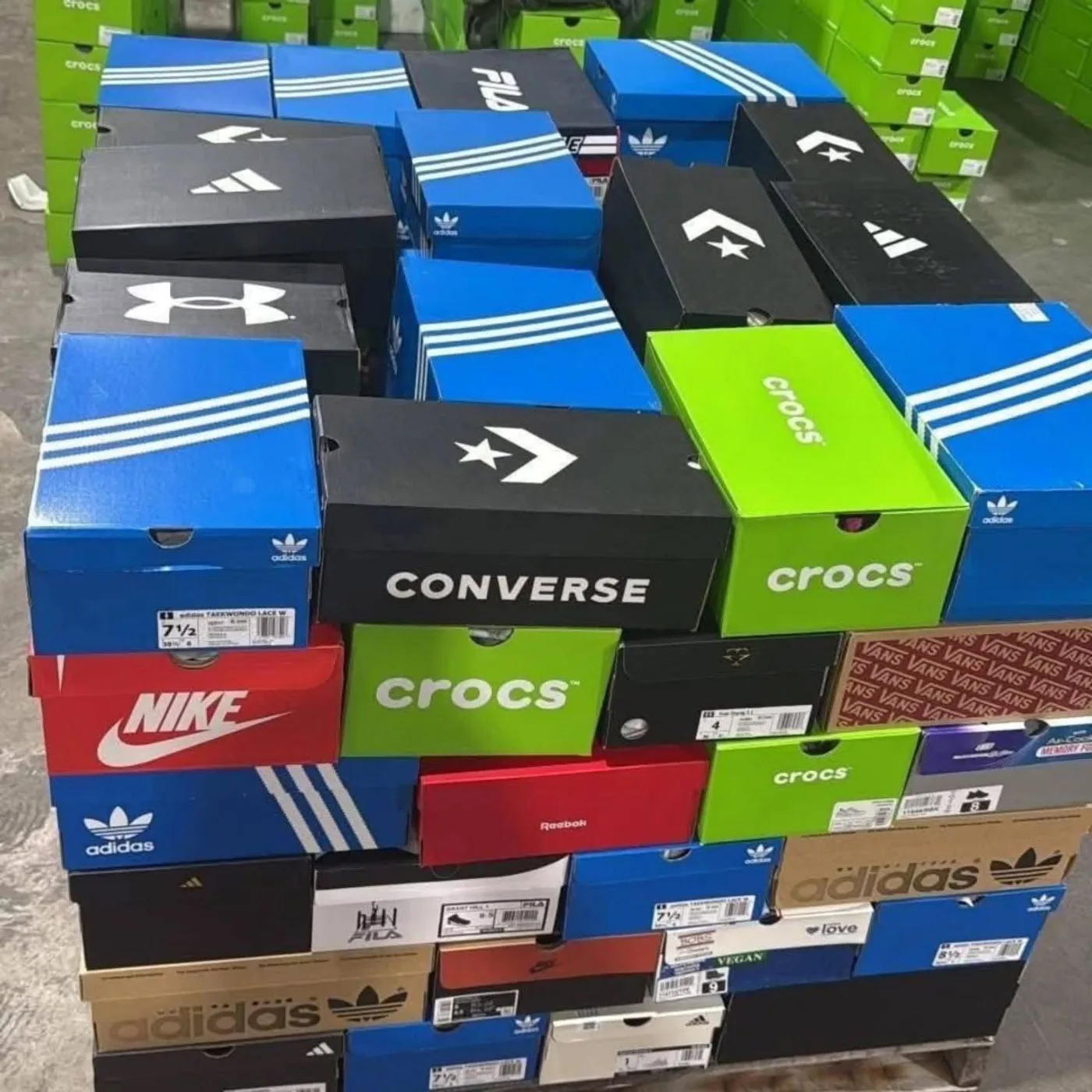 Mixed Shoes Pallet, 200 Pairs — full lot photo