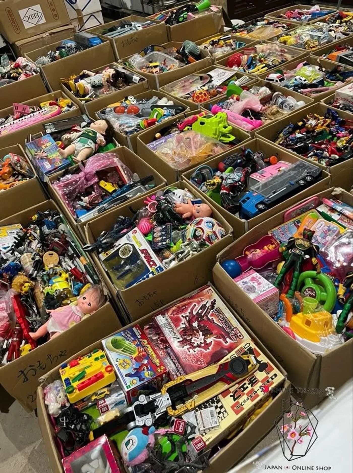 Mixed Toy Pallet, 200 Units — full lot photo
