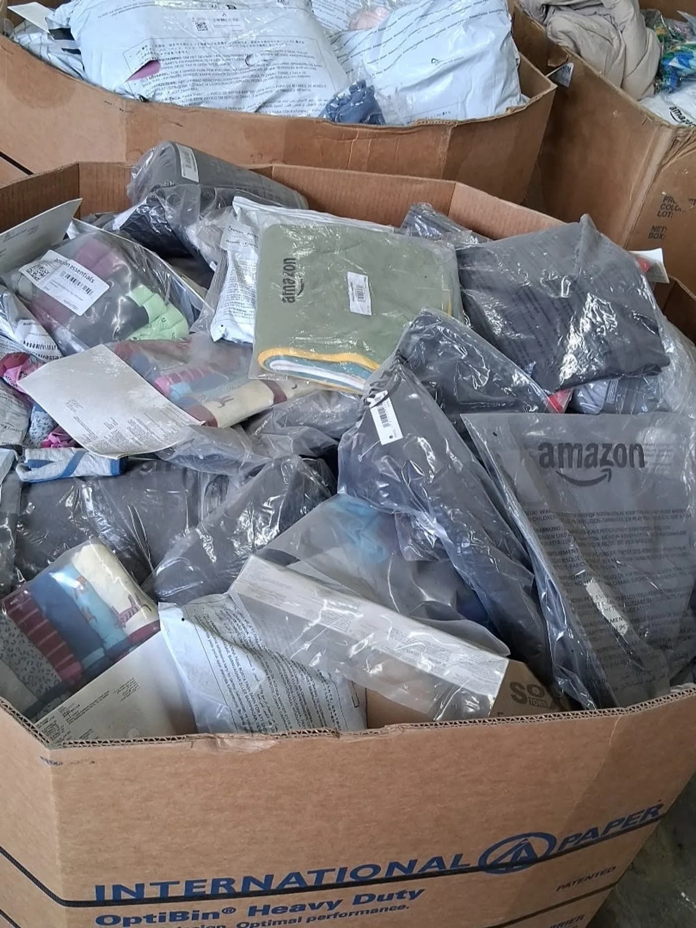 Amazon Essentials Clothing Pallet, 650 Units — additional view 3