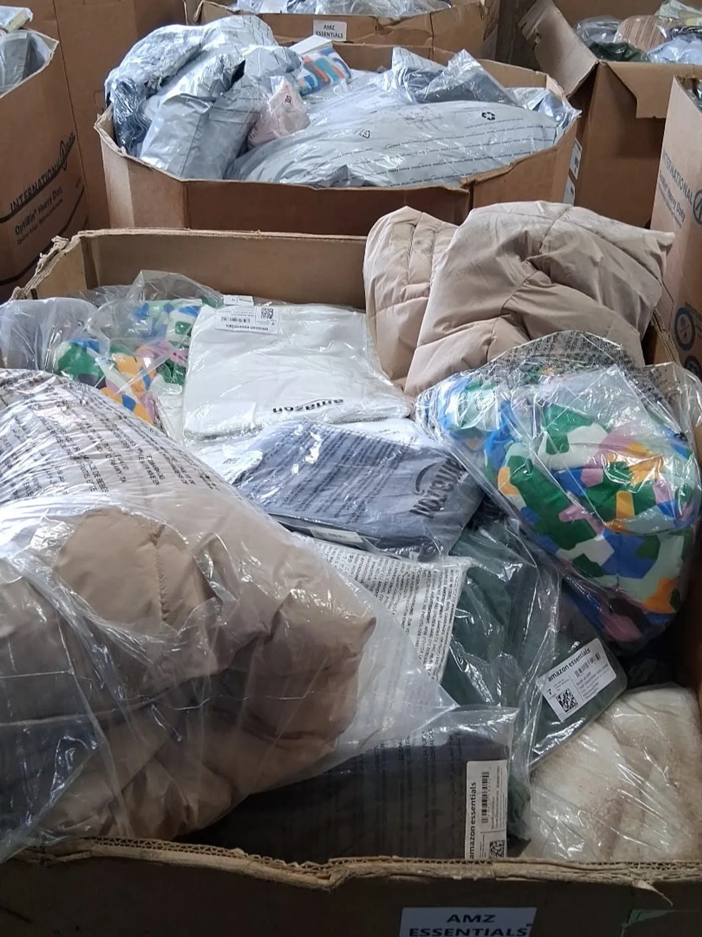 Amazon Essentials Clothing Pallet, 650 Units — additional view 4