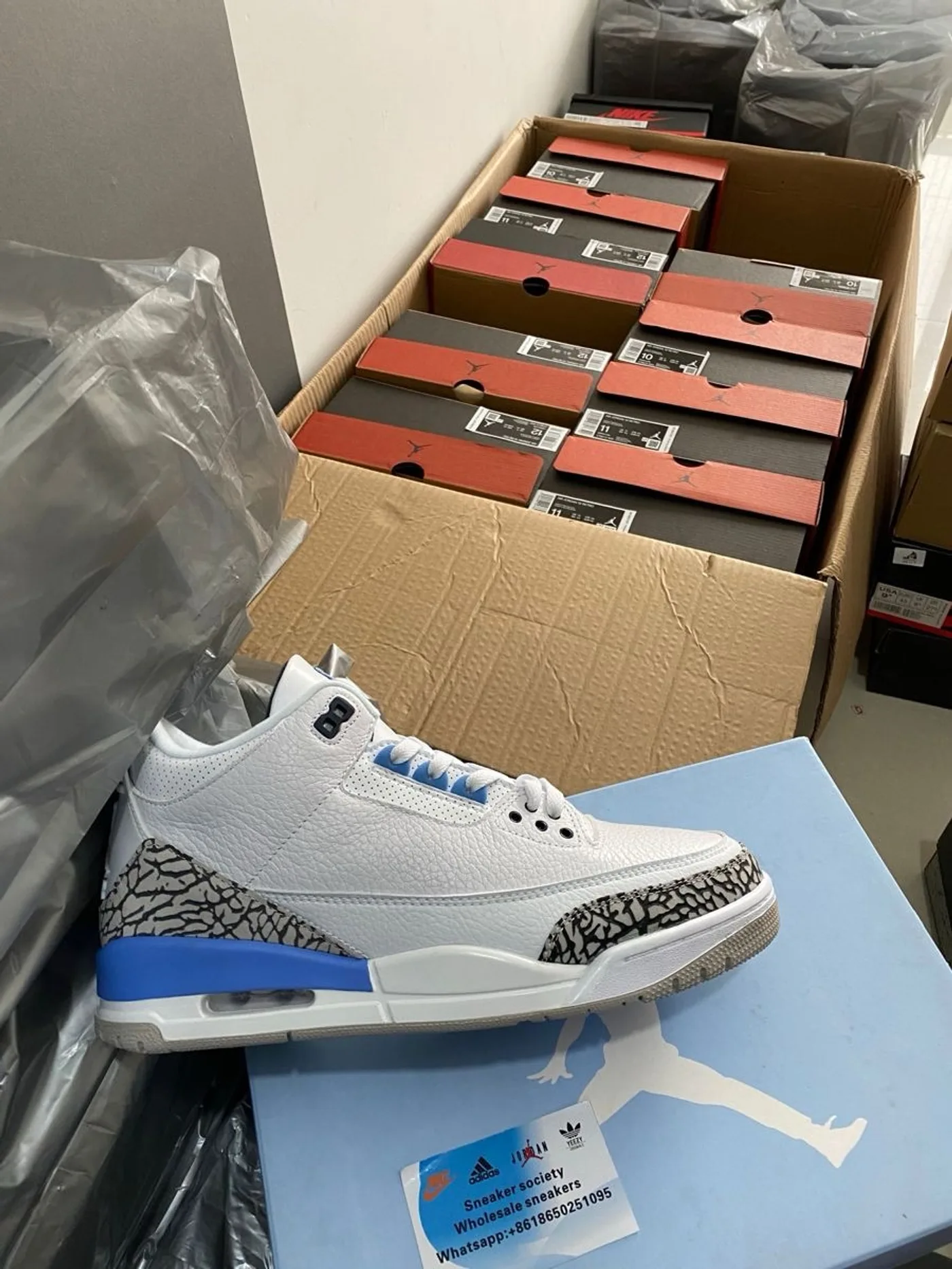 Authentic Air Jordan Sneakers Pallet, 90 Pairs — additional view 5