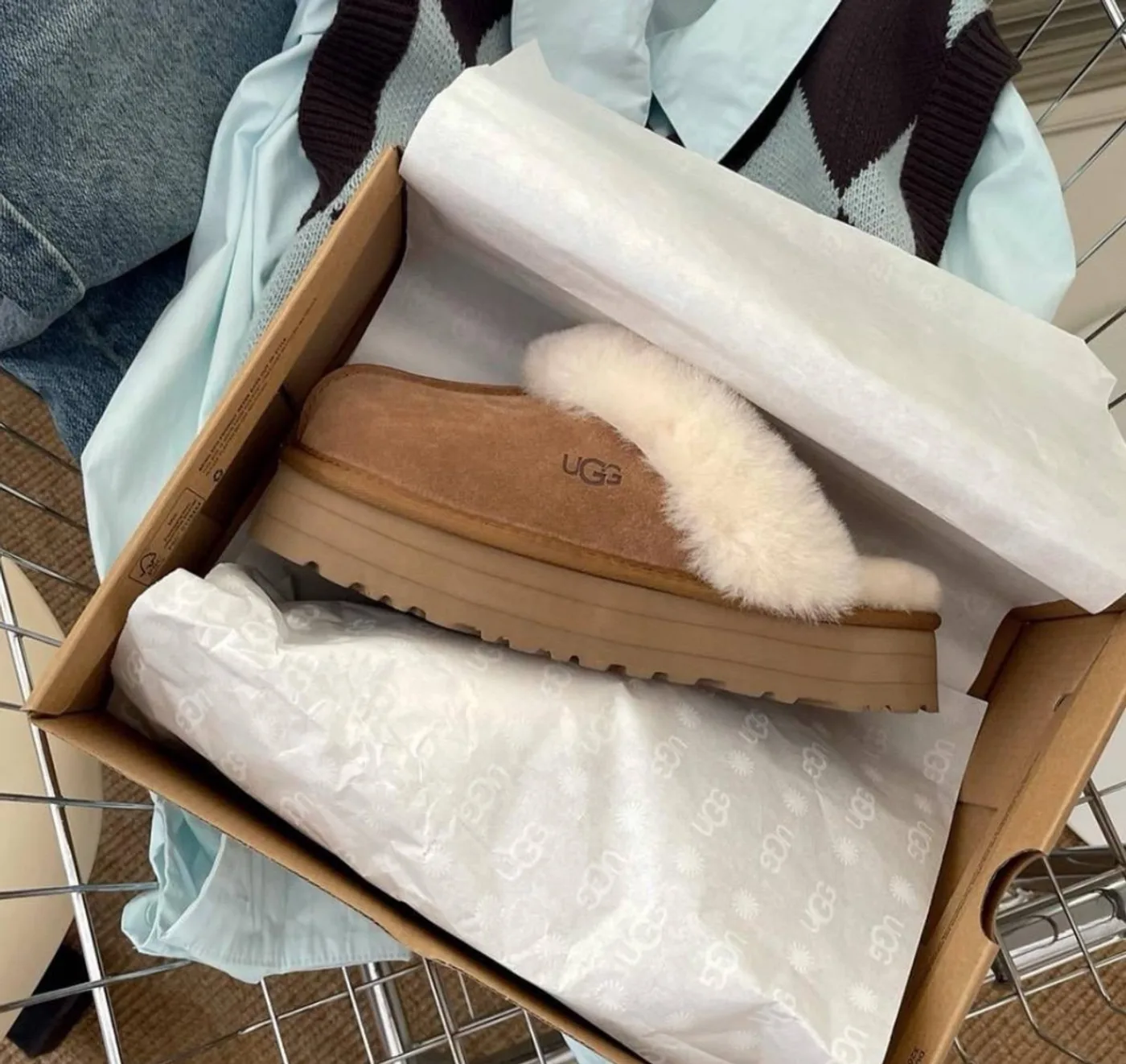 UGG Shoes Pallet (150 Pairs) — additional view 2