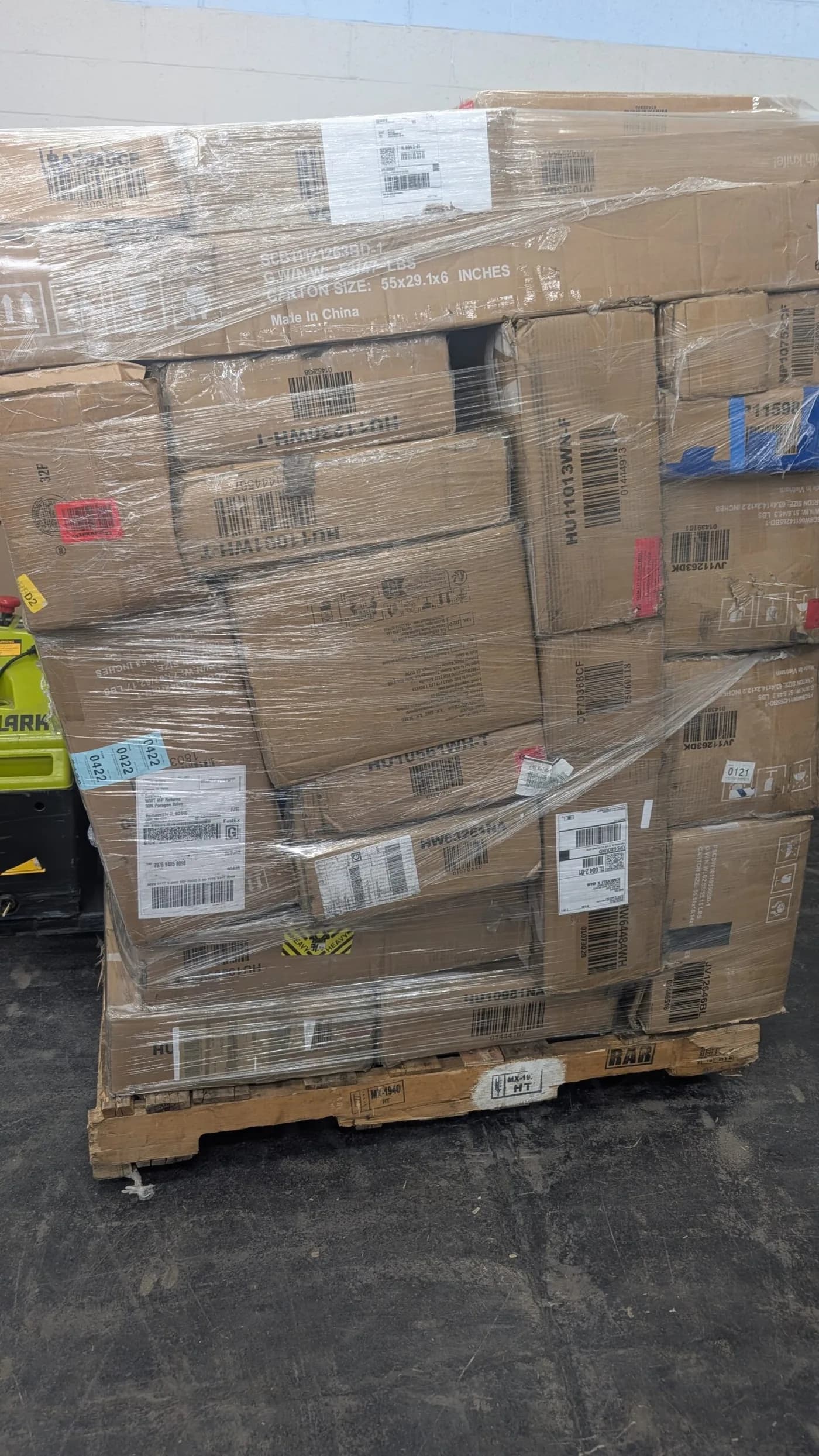 Large Liquidation Pallet, Higher-Retail Mix — full lot photo