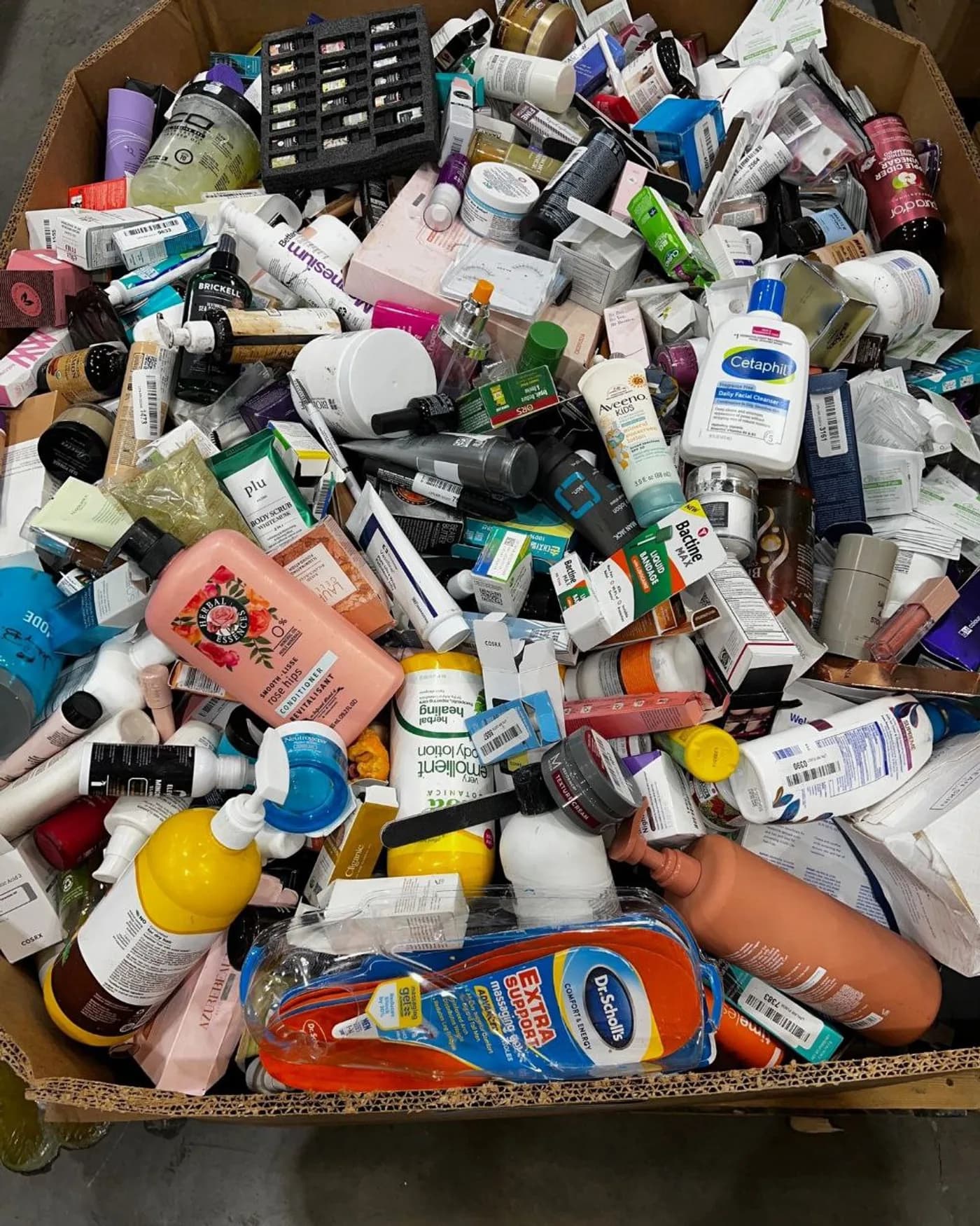 Liquidation Cosmetics Pallet — full lot photo