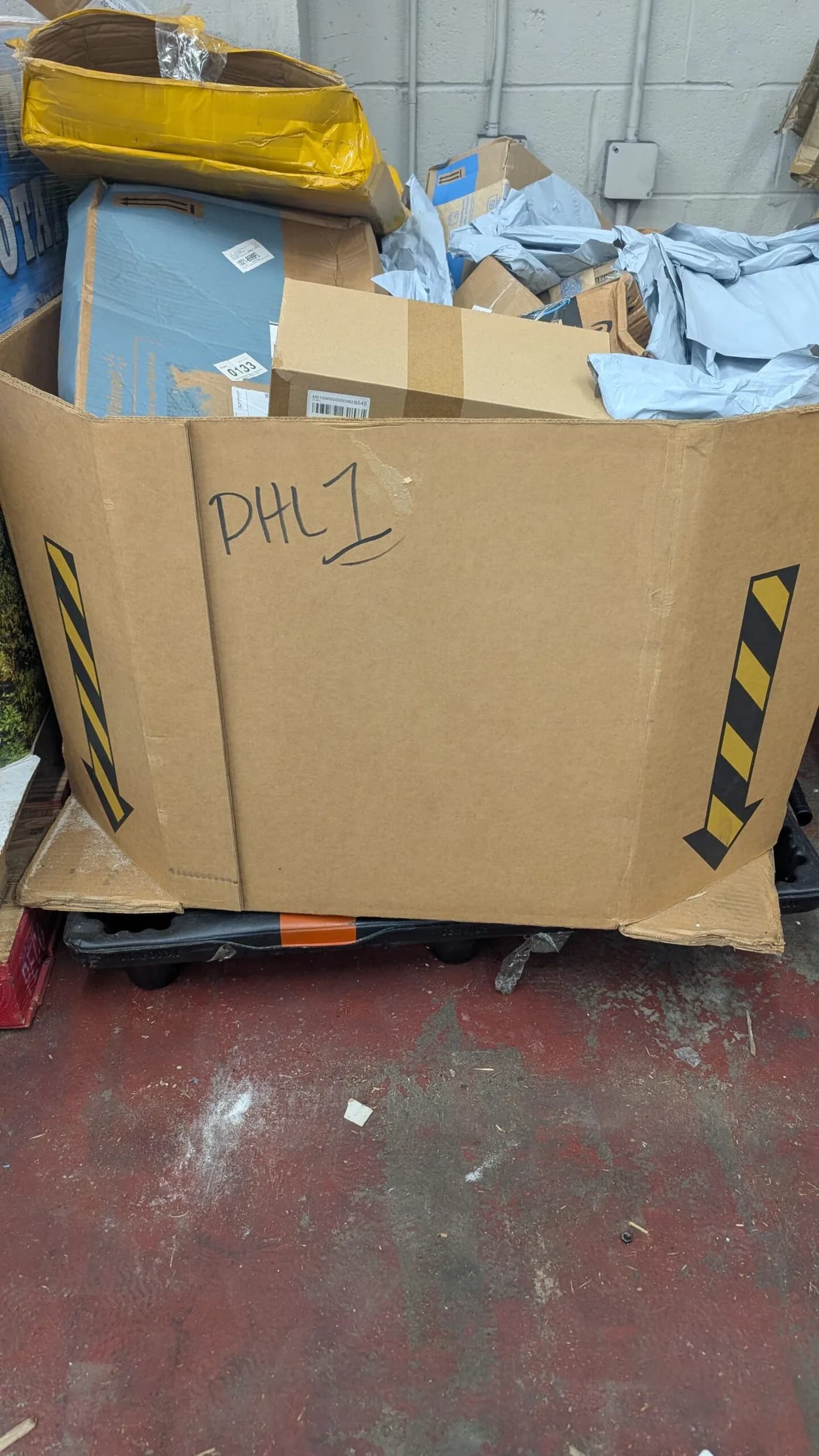 DHL Returned-Parcel Pallet, Heavy in Clothes — full lot photo