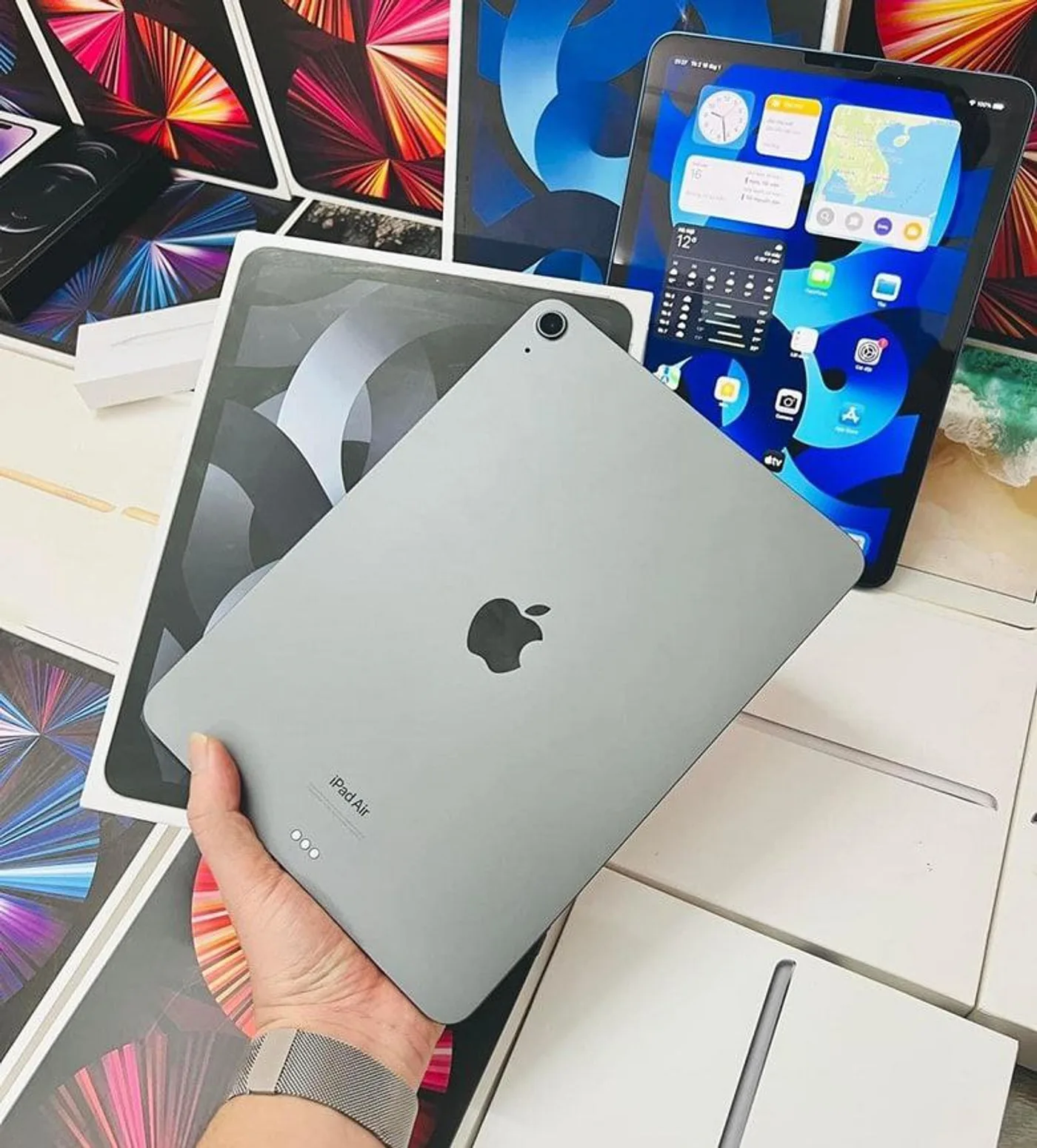 Apple iPad Pallet — full lot photo